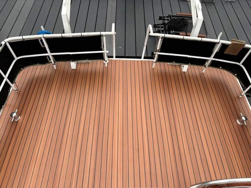 Fjordek bärnsten/svart syntetisk teakskiva